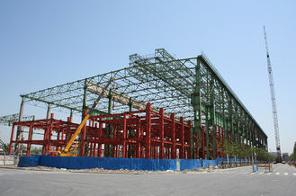 Porcellana Supporti strutturali di montaggi prefabbricati dell'acciaio per costruzioni edili della tettoia e del capannone fornitore