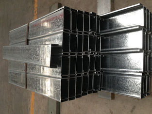 Porcellana Q235, Q195 ha galvanizzato i Purlins d'acciaio con la struttura secondaria dell'acciaio per costruzioni edili fornitore