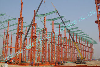 Porcellana Costruzioni ad intelaiatura d'acciaio di industriale ASTM, costruzioni del metallo di Multipan delle costruzioni prefabbricate 75 x 120 fornitore