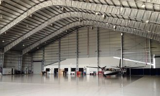 Porcellana Hangar per aerei d'acciaio prefabbricati su misura con 26 mattonelle dell'acciaio del calibro fornitore