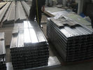 Porcellana Purlins d&#039;acciaio galvanizzati della costruzione di struttura d&#039;acciaio per lo strato del tetto di sostegno fabbrica