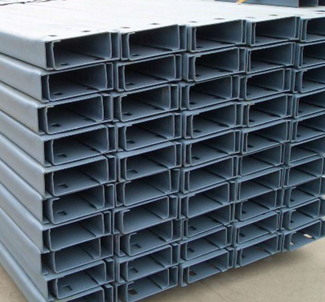 Purlins d'acciaio galvanizzati sezione Comune-usati di Z e di C per i rivestimenti del tetto e del lato della correzione