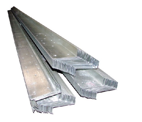 Purlins d'acciaio galvanizzati sezione Comune-usati di Z e di C per i rivestimenti del tetto e del lato della correzione